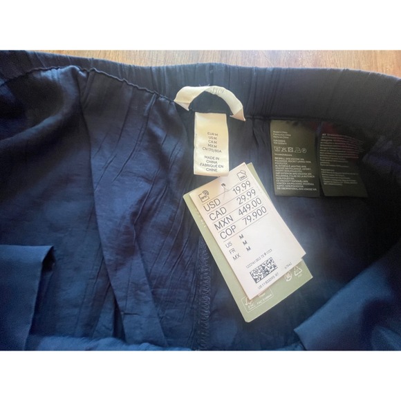 H&M Navy Blue Textured Pull-On Shorts Elastic Waist Drawstring Medium NWT - Picture 2 of 3